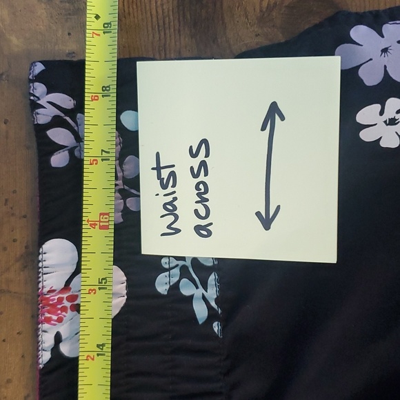 Hawaiian tropical floral hot pants board shorts - Picture 7 of 10